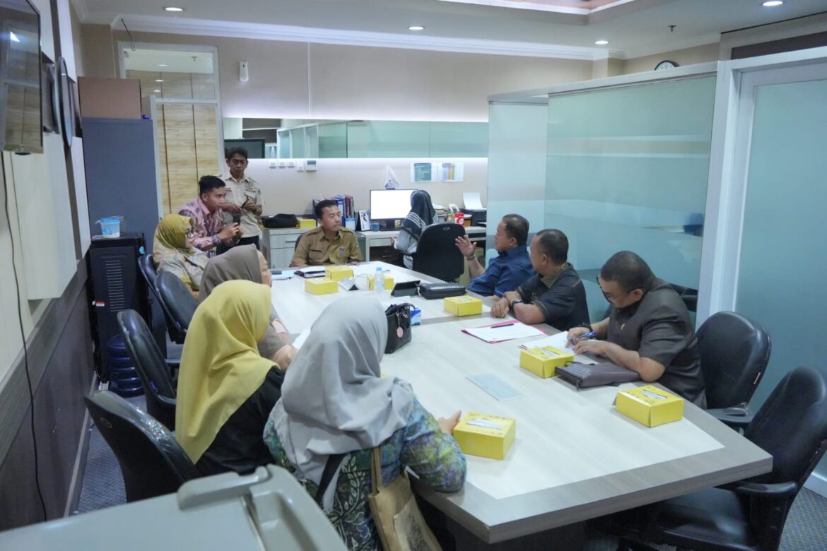 Rombongan BK DPRD Provinsi Kalsel saat pelajari penerapan BK Award oleh DPRD Provinsi Jabar.(foto : humasdprdkalsel)