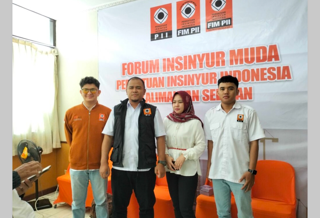 Ir Nanang Elva Julianoor MT didampingi Sekretarisnya Ir Sasmalini MT, Bendahara Ir Hasvivaidi Azwardhana MT 