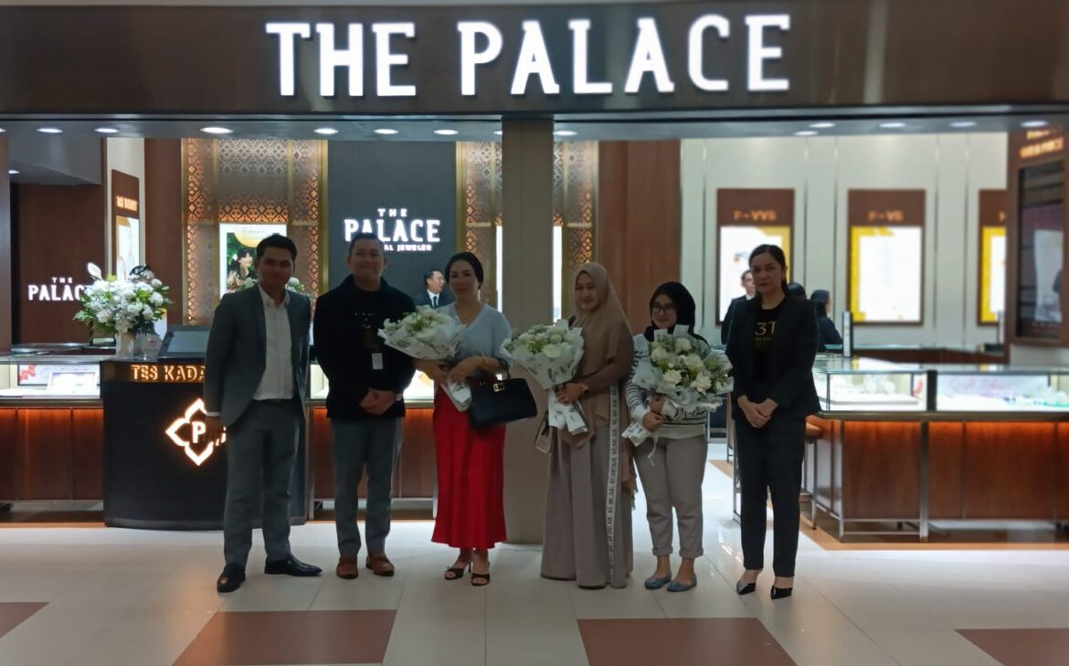 The Palace Jeweler, merek perhiasan emas dan berlian berkualitas terpercaya, membuka kembali gerai perhiasannya dengan atmosfer dan wajah baru di Duta Mall Banjarmasin (foto:baritopost)
