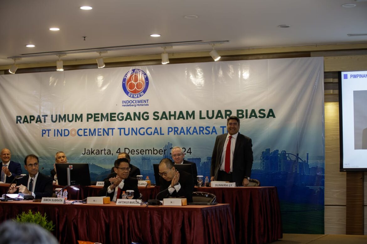 Sebagai Direktur Perusahaan PT Indocement Tunggal Prakarsa Tbk. (Indocement atau Perseroan) melaksanakan Rapat Umum Pemegang Saham Luar Biasa (RUPSLB) pada 4 Desember 2024 di Ruang Melati, Gedung Wisma .