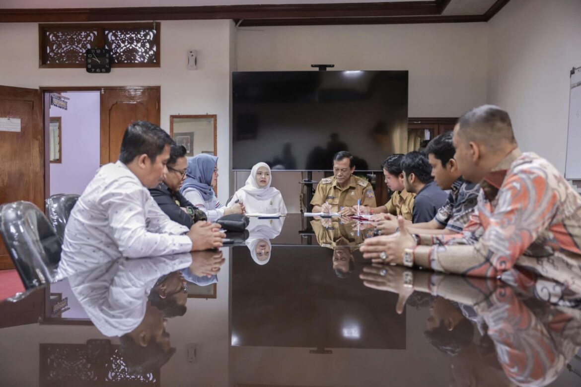 Banmus DPRD Provinsi Kalsel saat melaksanakan kunjungan kerja ke DPRD Provinsi Bali untuk sharing pembahasan program kerja kedewanan.(foto : humasdprdkalsel)