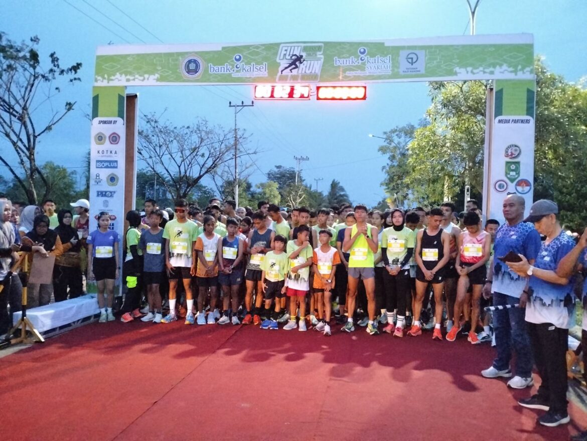 Pelepasan peserta Fun Run Uniska di wilayah dekat Jembatan Alalak, Banjarmasin dan Batola.