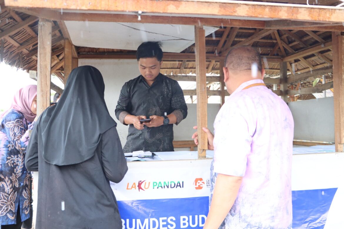 Wujud komitmen untuk meningkatkan inklusi keuangan di masyarakat, Bank Kalsel bekerjasama dengan Agen BUMDES di Kabupaten/Kota se-Kalsel memberikan layanan Laku Pandai, yang dikenal dengan nama Layanan ADINK Bank Kalsel (foto:humas bankkalsel)