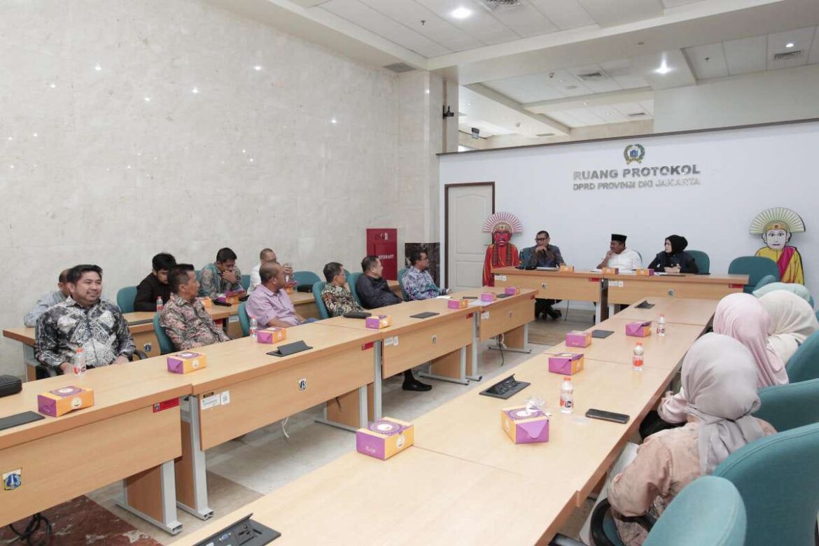 Rombongan Banggar DPRD Provinsi Kalsel studi komparasi peningkatan PAD ke DPRD DKI Jakarta.(foto : humasdprdkalsel)