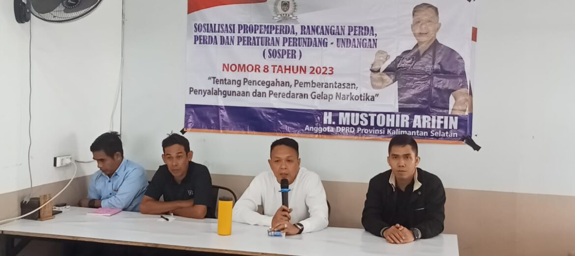 H Mustohir Arifin, anggota Fraksi Nasdem DPRD Provinsi Kalsel menggelar Sosialisasi Perda Provinsi Kalsel Nomor 8 Tahun 2023 tentang Pencegahan, Pemberantasan, Penyalahgunaan dan Peredaran Gelap Narkotika (P4GN) bersama rekan-rekan media massa.(foto : ist)
