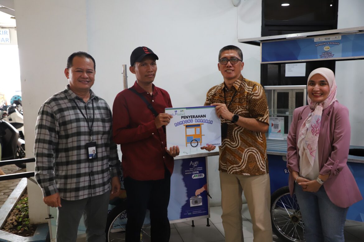 Direktur Utama Bank Kalsel Fachrudin menyampaikan Program Rombong Barakah (foto:humas bankkalsel)