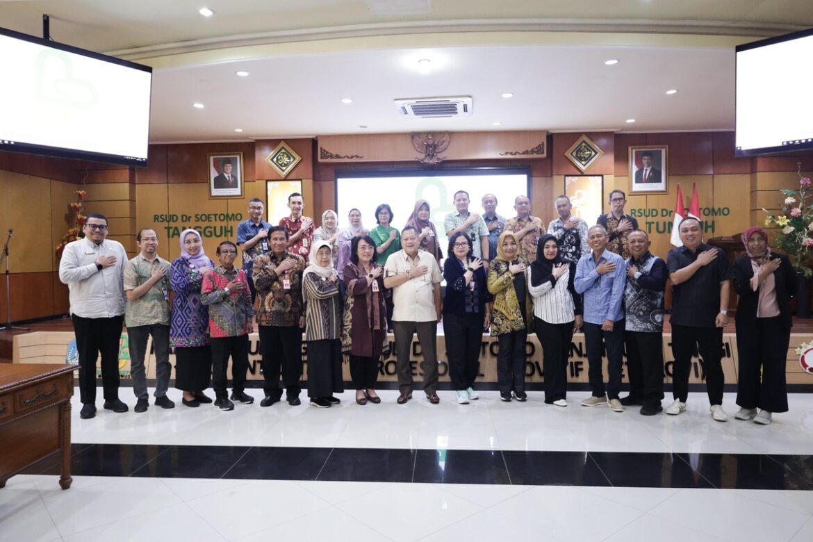 Rombongan Komisi IV DPRD Provinsi Kalsel saat melaksanakan studi komparasi ke RSUD Dr Soetomo Surabaya Jatim.(foto : humasdprdkalsel)