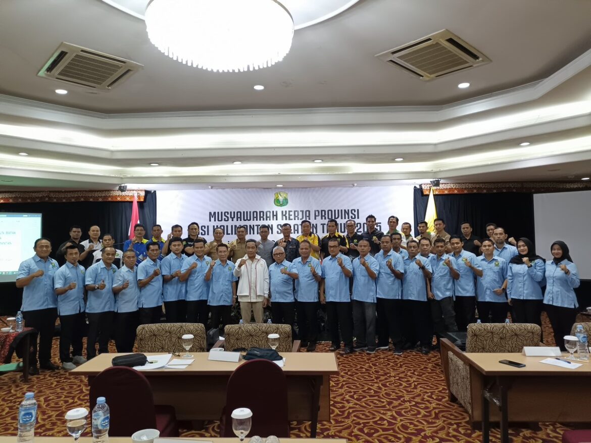 Pengprov PBSI Kalsel saat menggelar Musyawarah Kerja Provinsi, Sabtu (25/1/2025) di Wiss-Belhotel Banjarmasin. (foto: Tolah/brt)