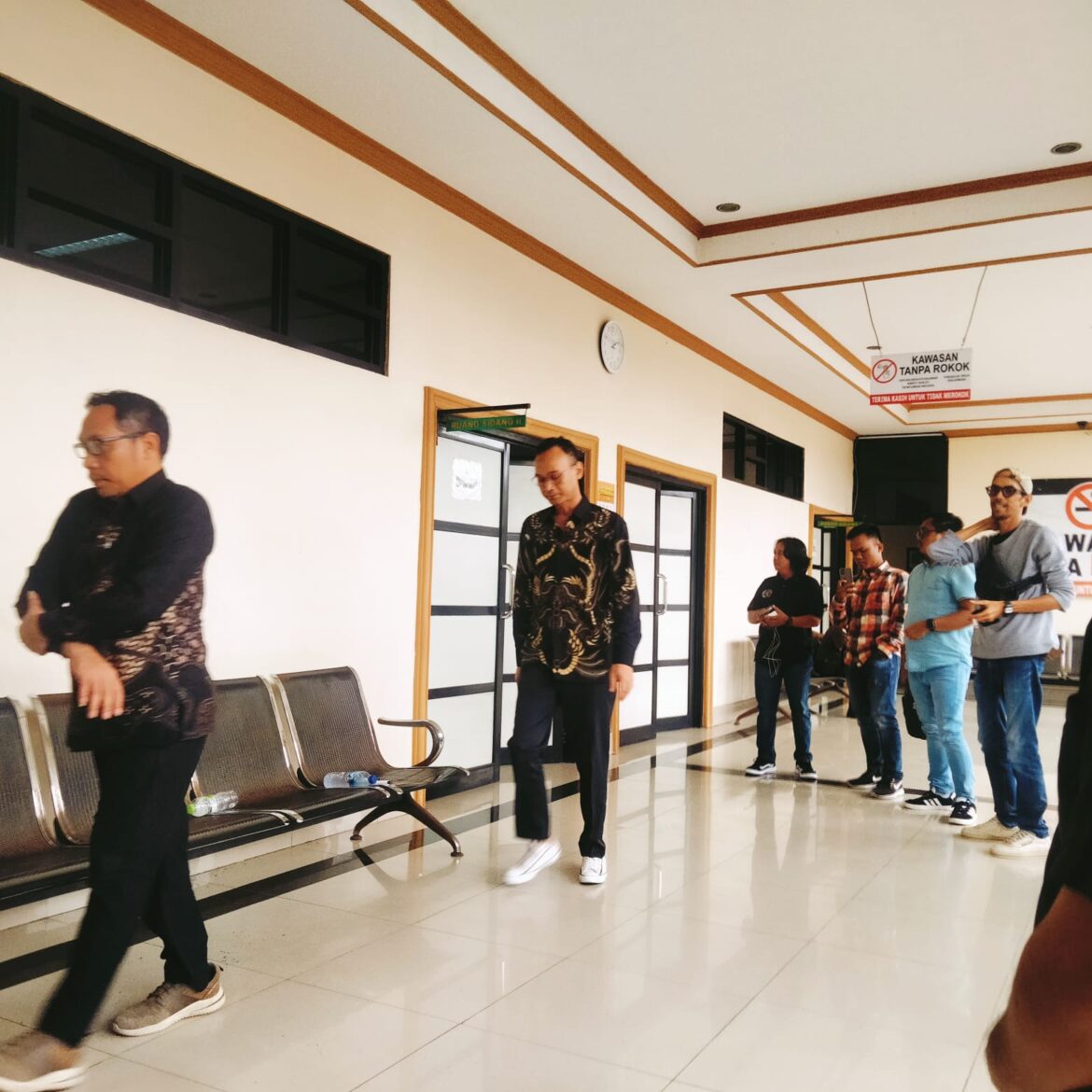Terdakwa Andi Susanto dan Sugeng Wahyudi saat meninggalkan ruang sidang Pengadilan Tipikor, Kamis (20/2).