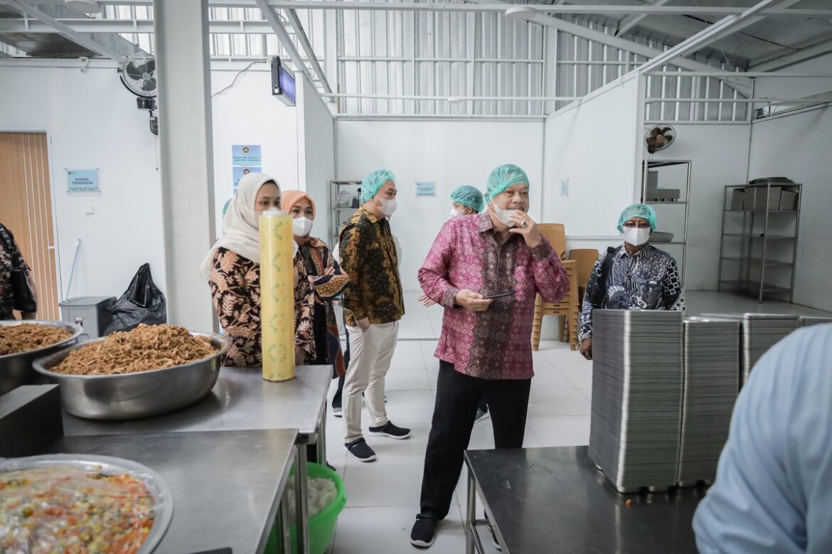 Rombongan Komisi IV DPRD Provinsi Kalsel saat melaksanakan studi banding ke SPPG Kecamatan Tanah Sareal Kota Bogor Provinsi Jabar.(foto : humasdprdkalsel)