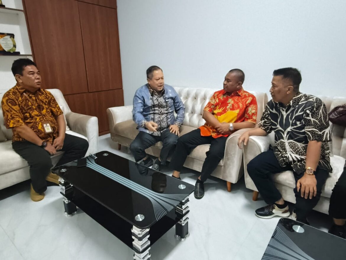 Wakil Ketua DPRD Provinsi Kalsel H Kartoyo saat mendampingi kunjungan kerja Komisi IV DPRD Provinsi Kalsel ke DPRD Provinsi Kalteng di Palangkaraya.(foto : humasdprdkalsel)