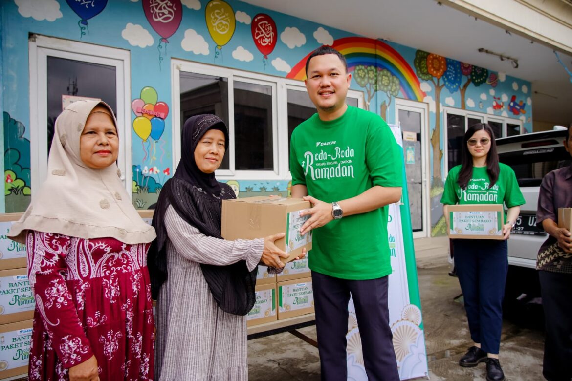 DAIKIN Salurkan Lebih Dari 1000 Paket Sembako
