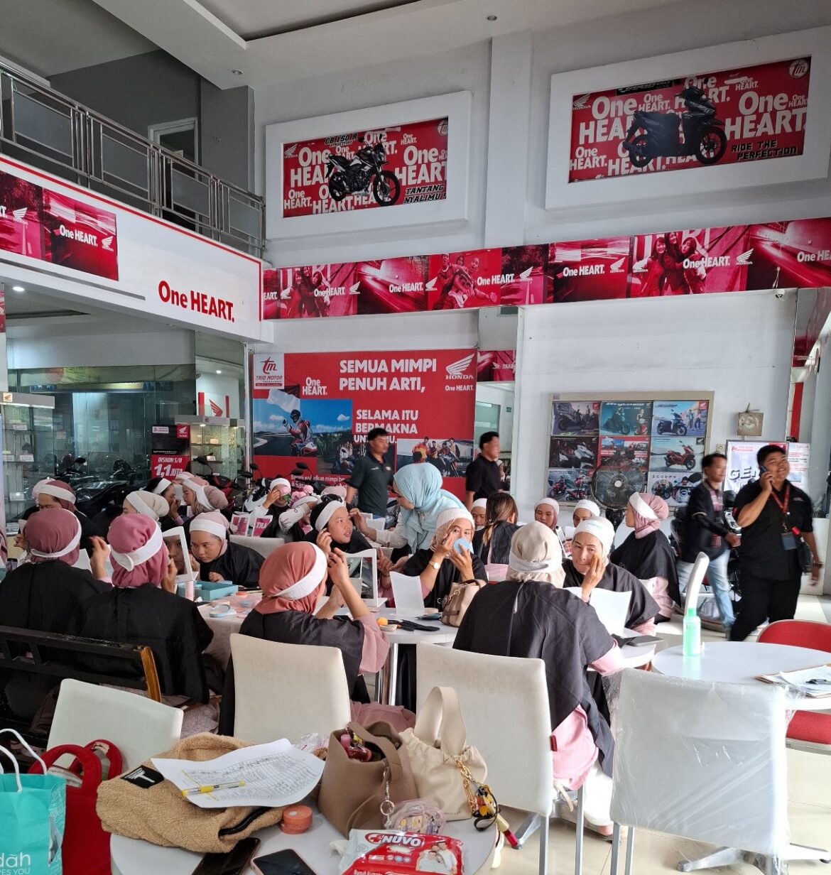 Gelar Beauty Class Bersama Wardah dalam Color Expert Class