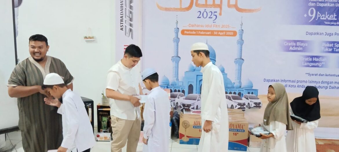 Astra Daihatsu Banjarbaru menggelar silaturahmi buka puasa bersama anak Panti Asuhan Sahabat Yatim Kota Banjarbaru