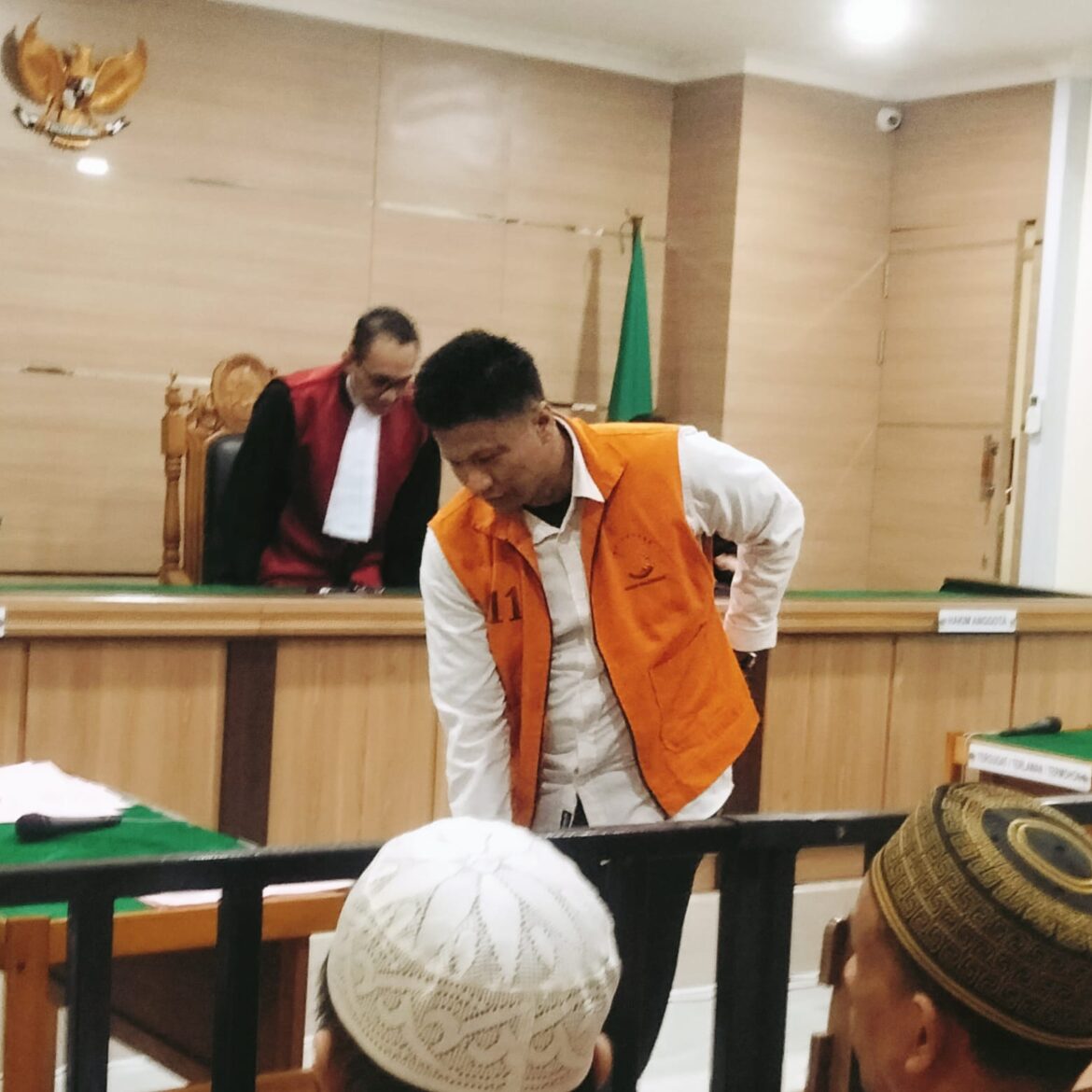 M.Azhar Rinaldi, kurir 9 kg sabu, saat akan meninggalkan ruang sidang PN Banjarmasin.