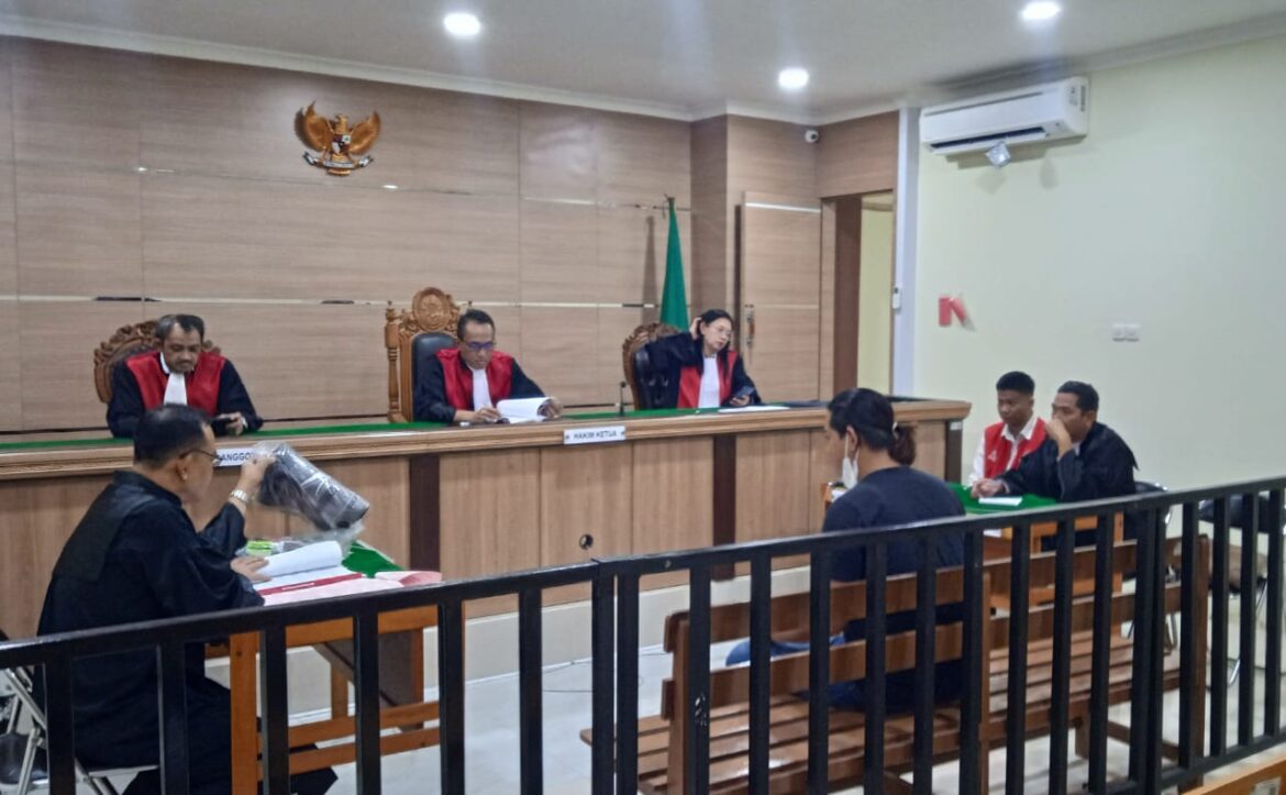 Salah satu saksi dari petugas kepolisian saat memberikan kesaksiannya pada perkara sabu seberat lebih dari 9 kilogram.
