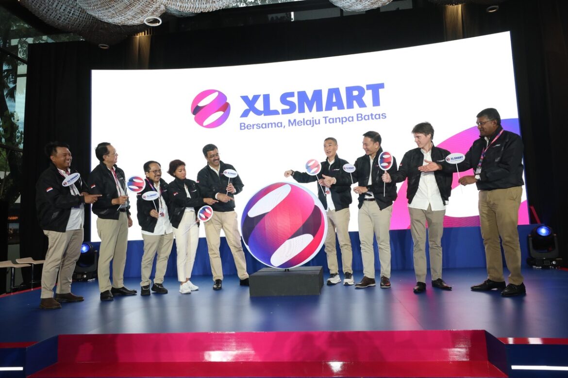 teks foto : CEO Rajeev Sethi Perkenalkan Identitas XLSMART: "Bersama, Melaju Tanpa Batas"