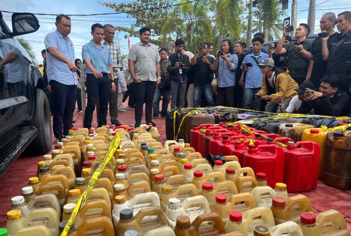 Gunakan mobil Panther yang sudah dimodifikasi, pelaku diduga telah beraksi selama dua tahun (foto: Iman Satria)