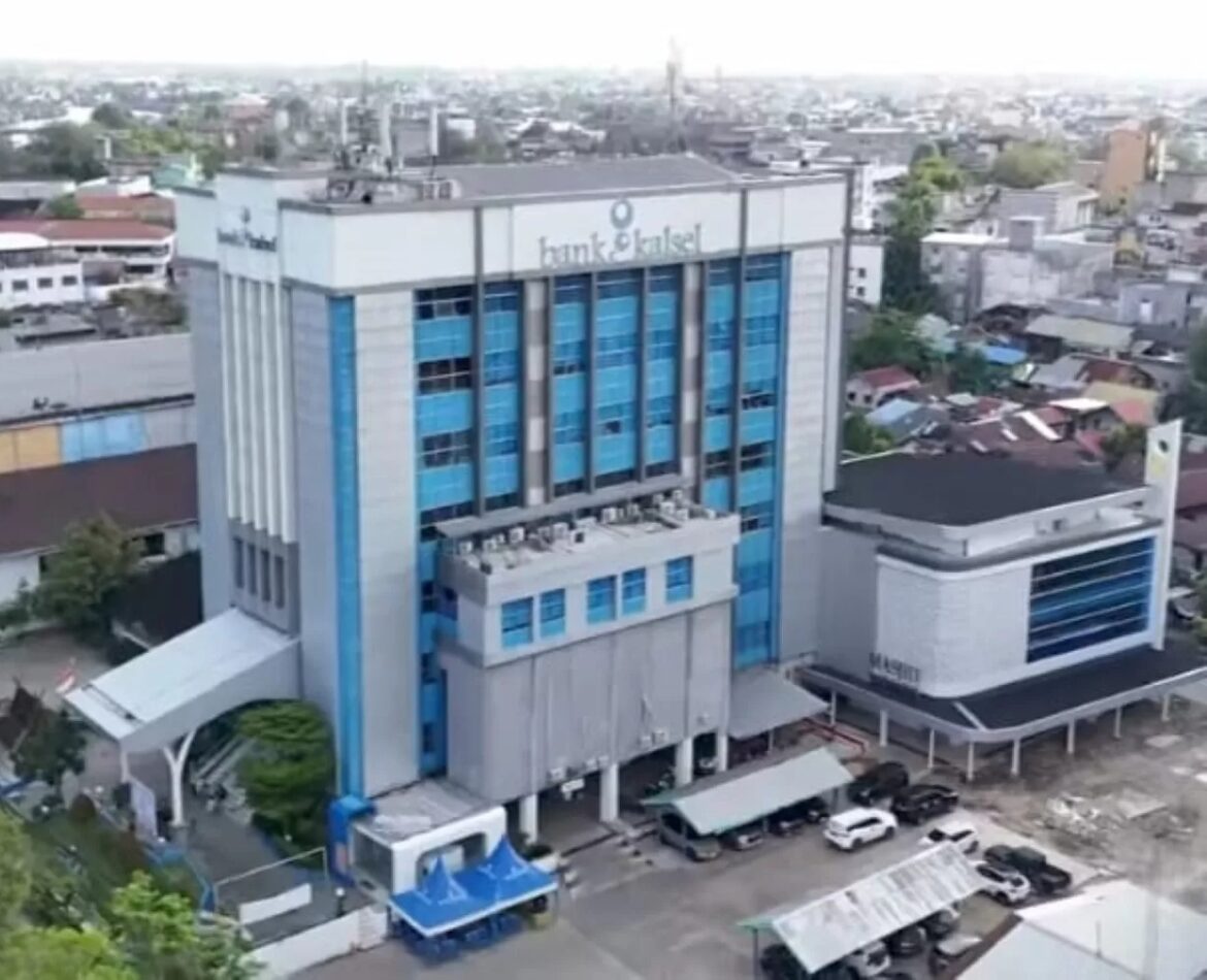 Gedung Bank Kalsel di Kantor Pusat Kota Banjarmasin