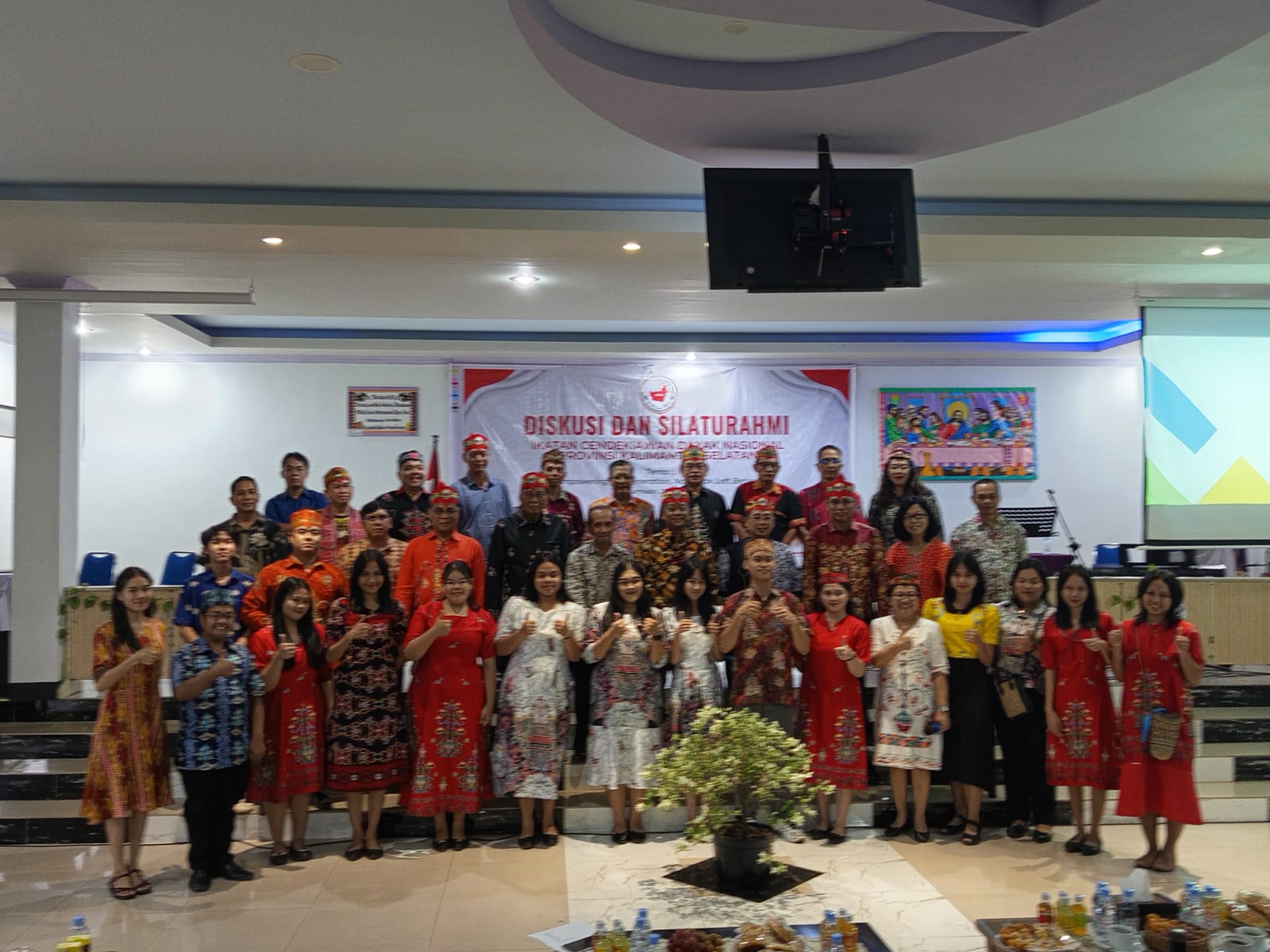 Gelaran Diskusi dan Silaturahmi Ikatan Cendekiawan Dayak Nasional (ICDN) Provinsi Kalimantan Selatan (Kalsel) berlangsung sederhana di alau STT GKE Jl DI Panjaitan Kota Banjarmasin, pada Sabtu (26/4/2025).