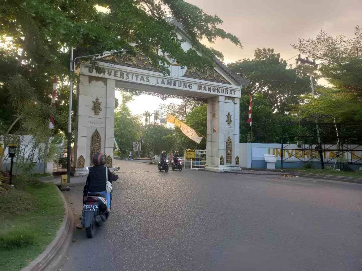 Pintu Gerbang Kampus ULM di Banjarmasin