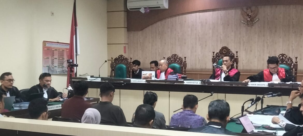 Sidang perkara suap dan gratifikasi yang mendudukkan mantan Kadis PUPR dan bawahannya kembali menghadirkan beberapa saksi.
