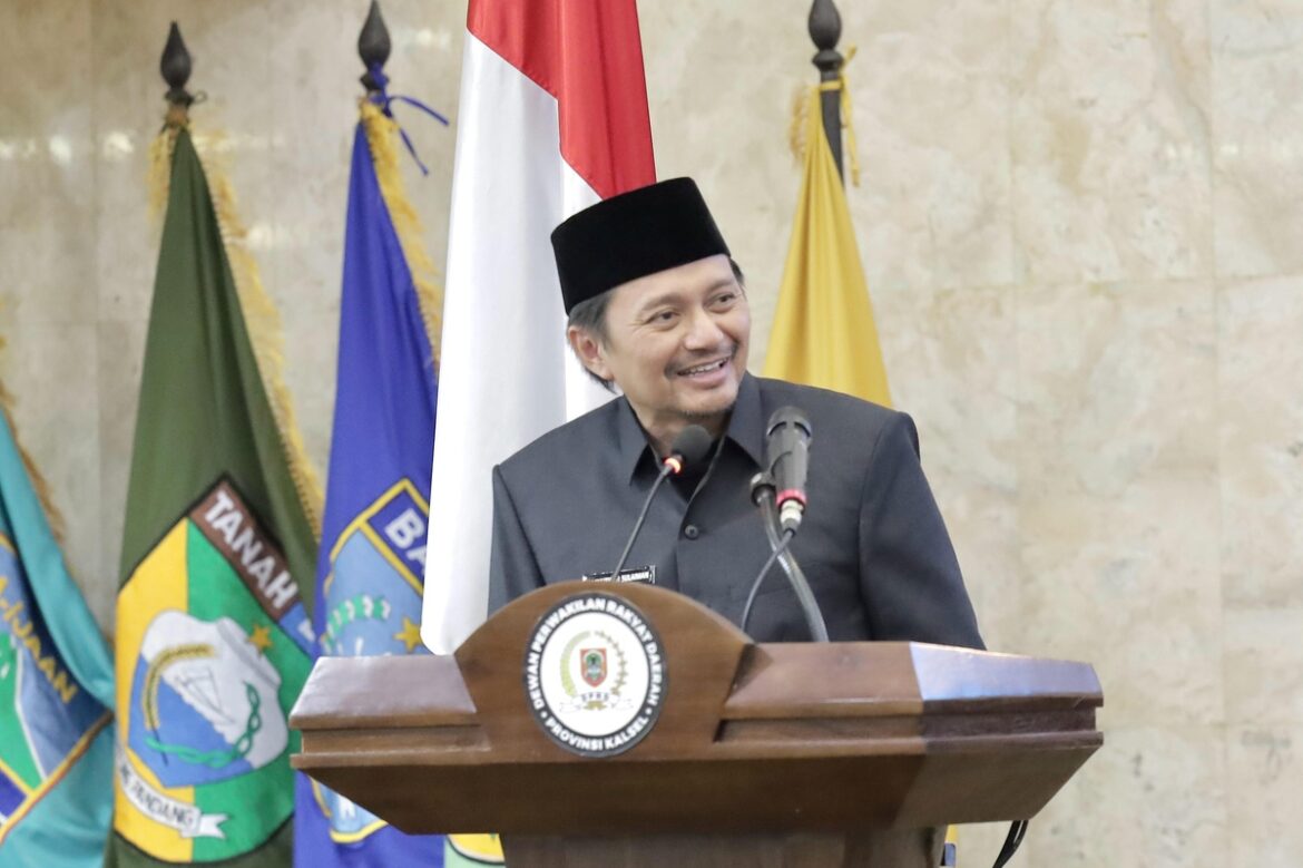 Wakil Gubernur Kalsel H Hasnuryadi Sulaiman saat menyampaikan sambutan di acara pengukuhan Kepengurusan Gatriwara DPRD Provinsi Kalsel 2024-2029.(foto : humasdprdkalsel)