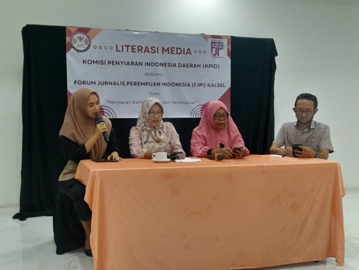 Literasi media untuk menciptakan penyiaran ramah anak dan perempuan kerjasama FJPI dan KPID Kalsel.