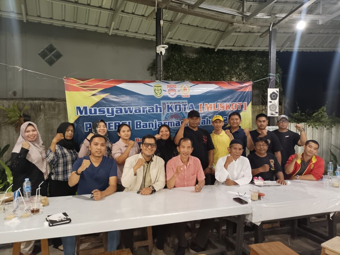 Musyawarah Kota (Muskot) Pabersi Banjarmasin yang memilih ketua umum baru, Minggu (11/5/2025) malam di Rumah Makan Rempah Banjarmasin. (foto: Tolah/brt)
