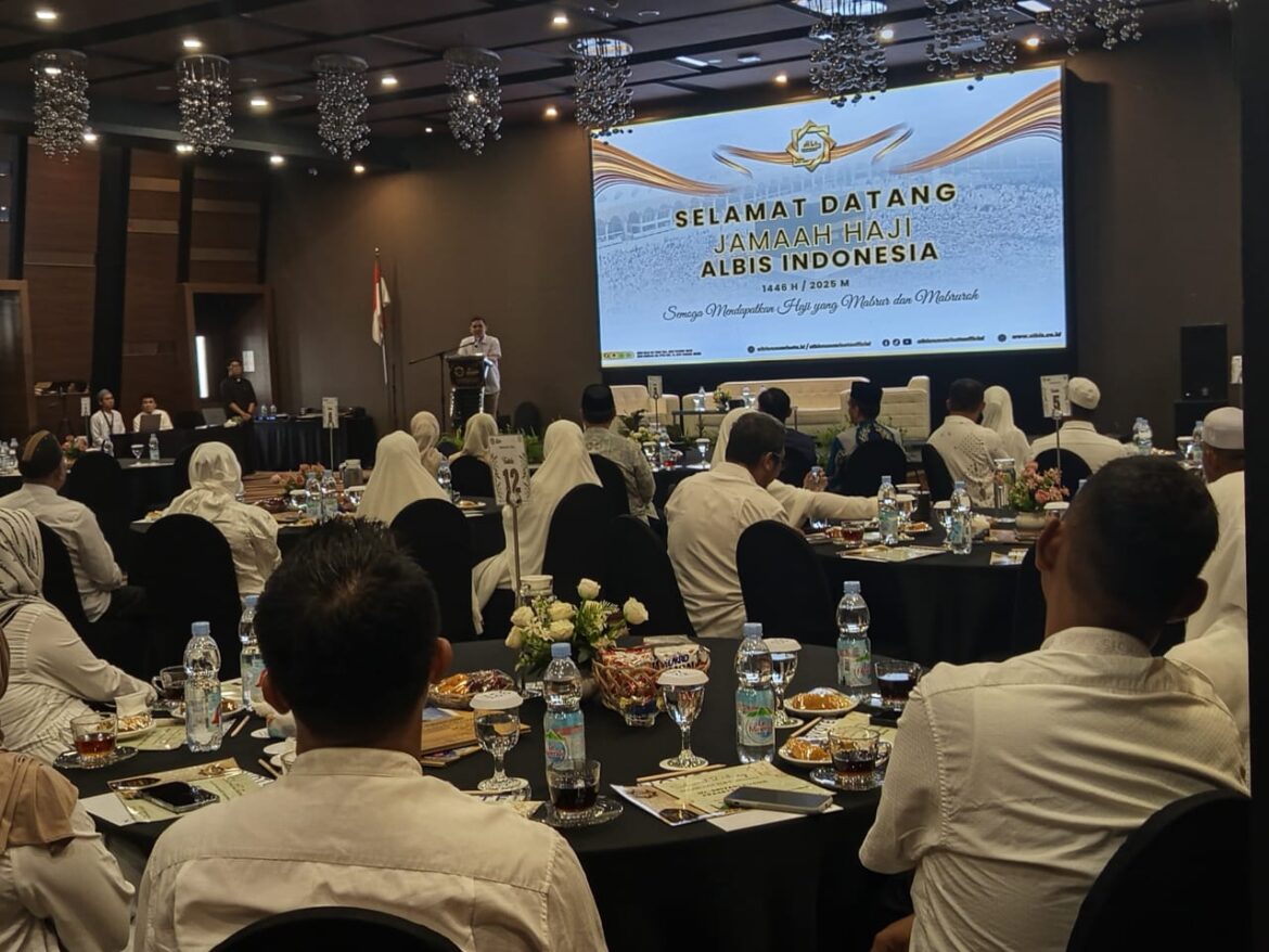 HM Roni Karmani Direktur Albis Nusa Wisata Memberikan Paparan di Manasik Haji Albis Indonesia Tahun 2025