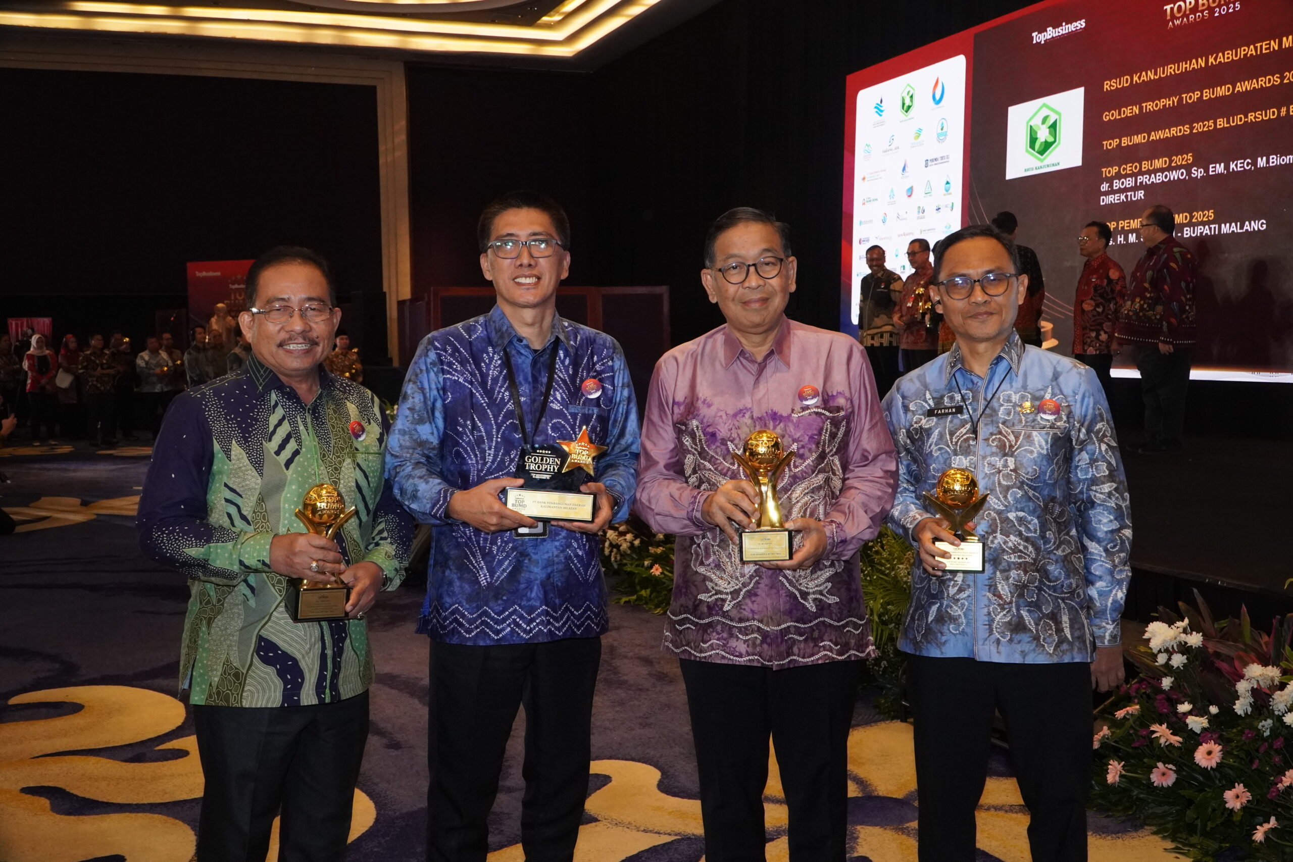 Direktur Utama Bank Kalsel, Fachrudin Bersama Jajaran Petinggi Pemprov Kalimantan Selatan