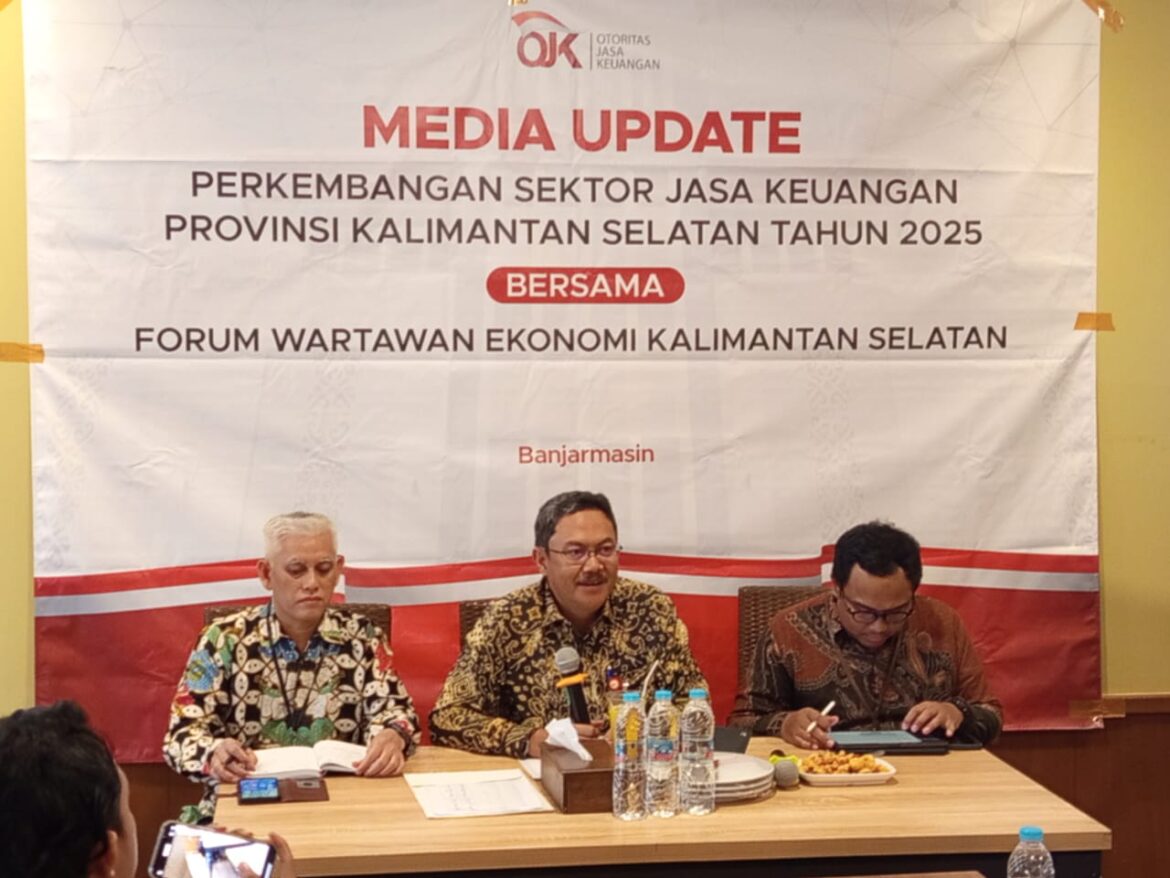 Kepala OJK Kalsel Agus Maiyo saat Media Update OJK Bersama FWE Kalsel