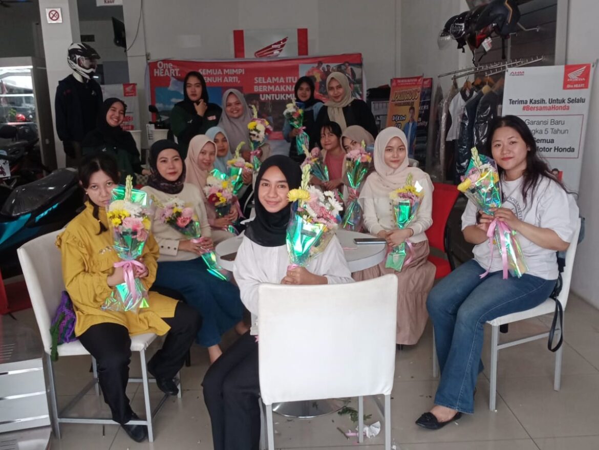 Trio Motor Martapura dan Vita Florist Hadirkan Flower Bouquet Workshop Gratis bagi Warga Martapura