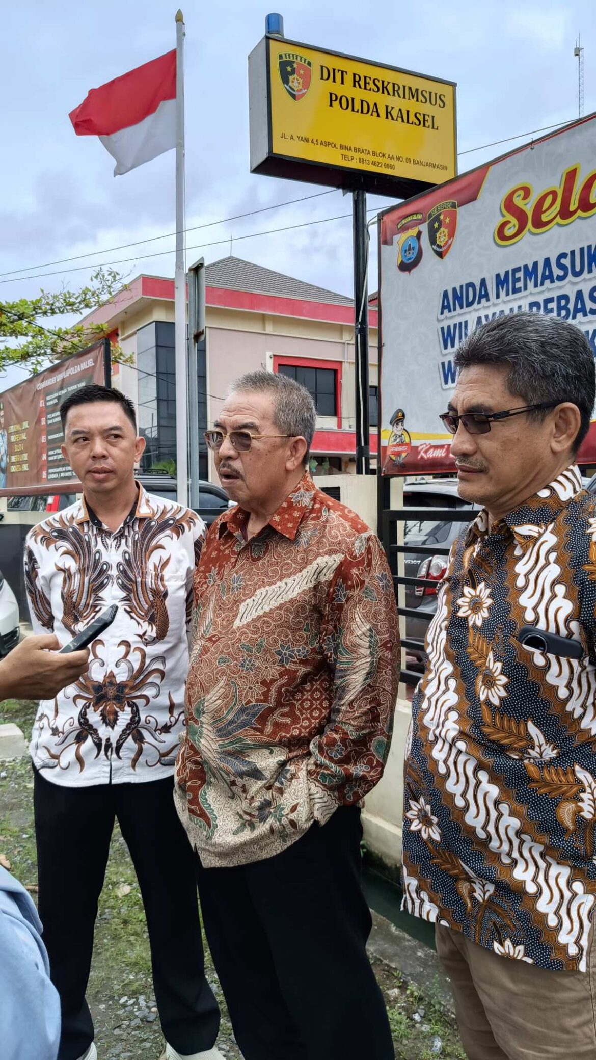 Kuasa hukum pelapor dugaan penggelapan dan penipuan yang  diduga dilakukan mantan Bipati Tanbu, Sabri Noor Herman SH MH dan rekan bersama pelapor Gusti Darma.