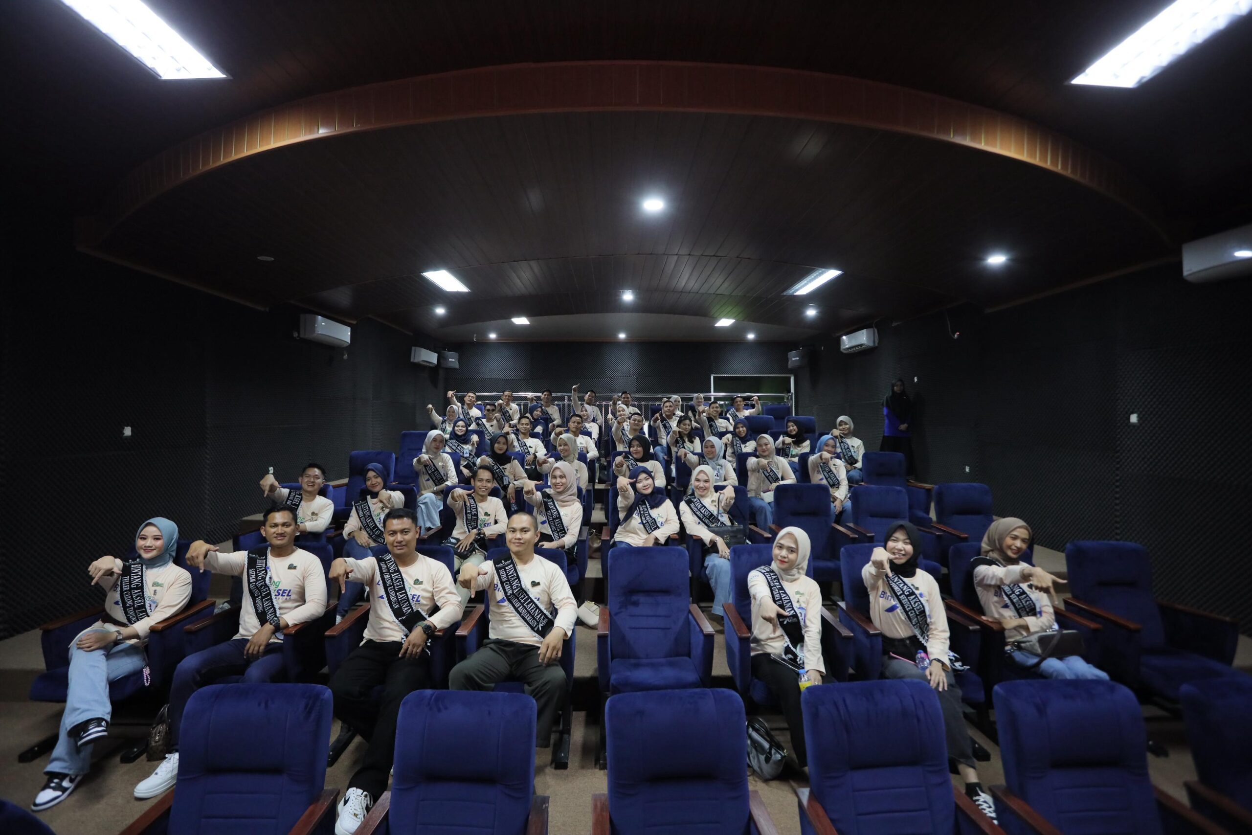 Para finalis Bintang Aksel Bank Kalsel melaksanakan kunjungan edukatif ke Dinas Perpustakaan dan Kearsipan Provinsi Kalimantan Selatan (foto:humas bank kalsel)