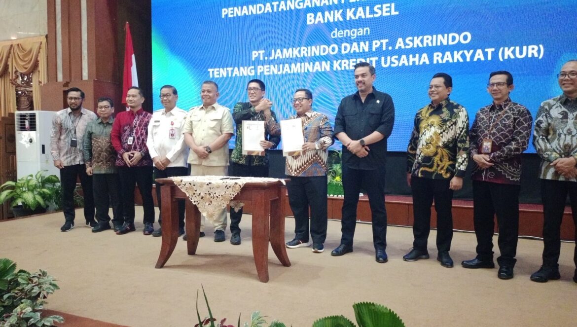 Menteri UMKM RI, ikut menyaksikan penandatanganan nota kesepakatan antara Bank Kalsel dengan PT Jamkrindo dan PT Askrindo, tentang penjaminan Kredit Usaha Rakyat (KUR). Penandatangan dilakukan langsung Direktur Utama Bank Kalsel, Fachrudin