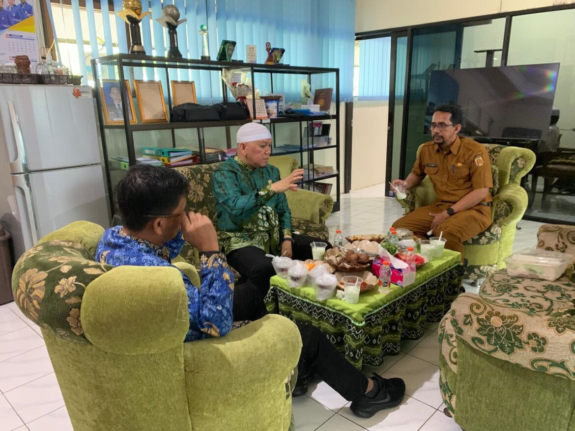 Anggota DPD RI Habib Zakaria Kunjungi SMPN 11 Banjarbaru