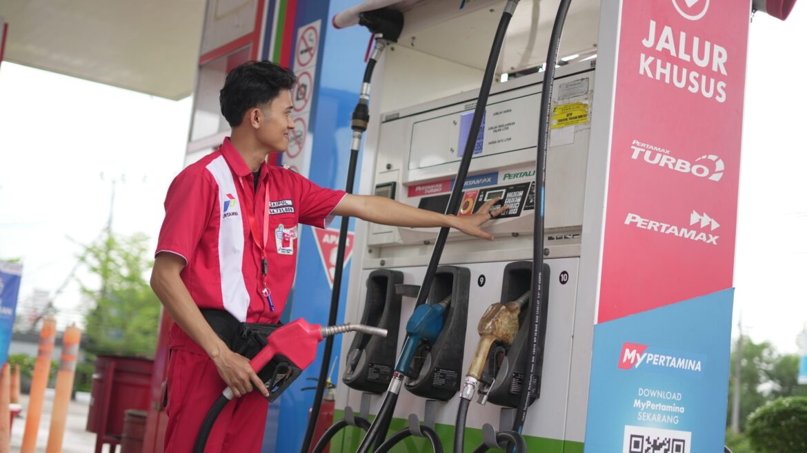 Pasokan stok BBM dan LPG di wilayah Kalimantan akan kami tingkatkan mengingat secara historis di momentum ini