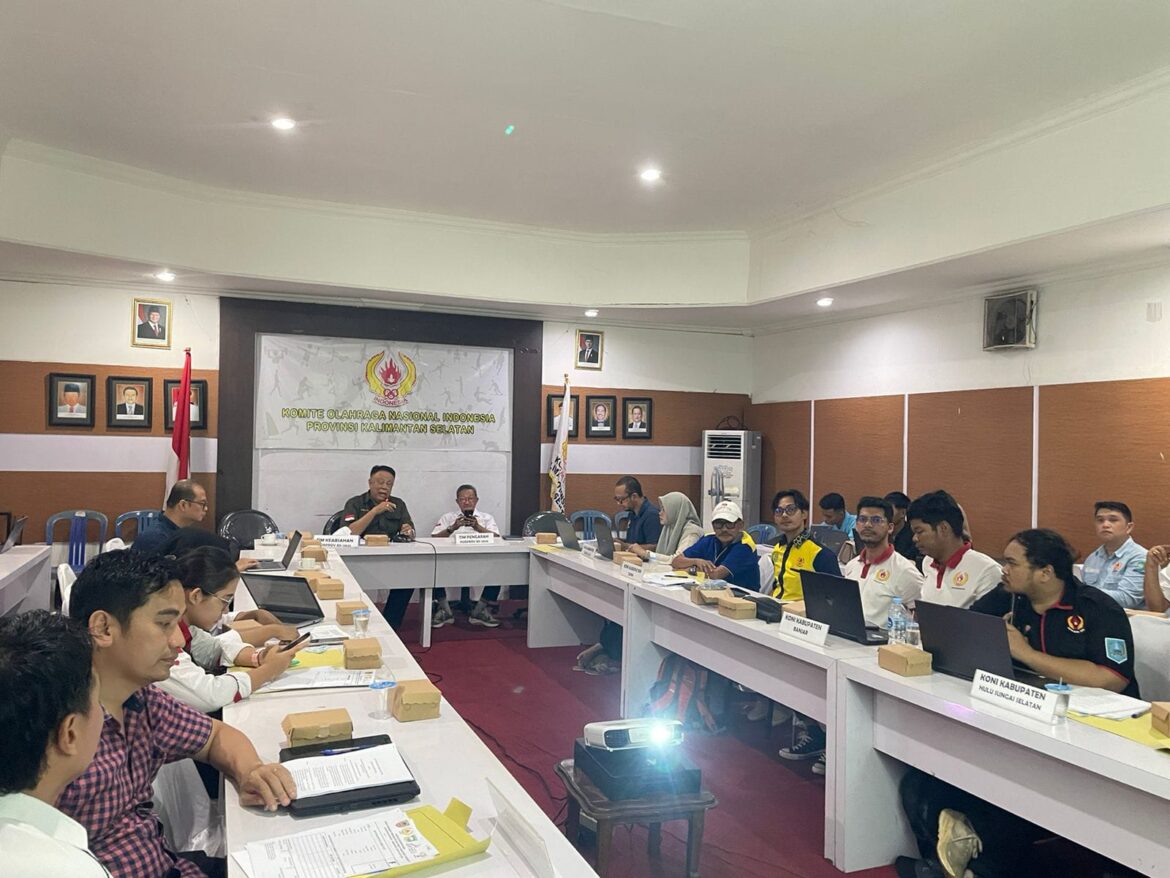 KONI Kalsel saat menggelar Bimtek tentang pendaftaran atlet Porprov XII, Senin (2/6/2025) pagi di Banjarmasin. (foto: Tolah/brt)