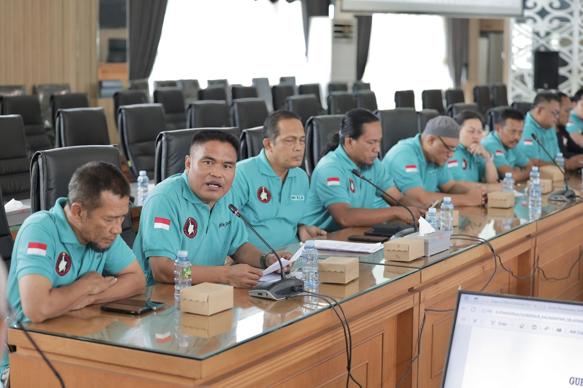 Komunitas Driver Online Bersatu Kalsel melaksanakan audensi ke DPRD Provinsi Kalsel perjuangkan tarif transportasi yang adil dan layak.(foto : humasdprdkalsel)