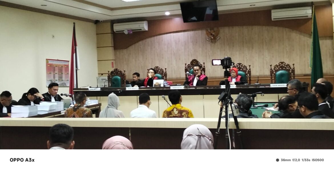 SIDANG pembacaan tuntutan perkara suap pada tiga proyek pengadaan barang dan jasa tahun 2024 di Dinas Pekerjaan Umum dan Penataan Ruang (PUR) Kalimantan Selatan di Pengadilan Tipikor Banjarmasin, Rabu (11/6/2025).(foto: fila-brt)