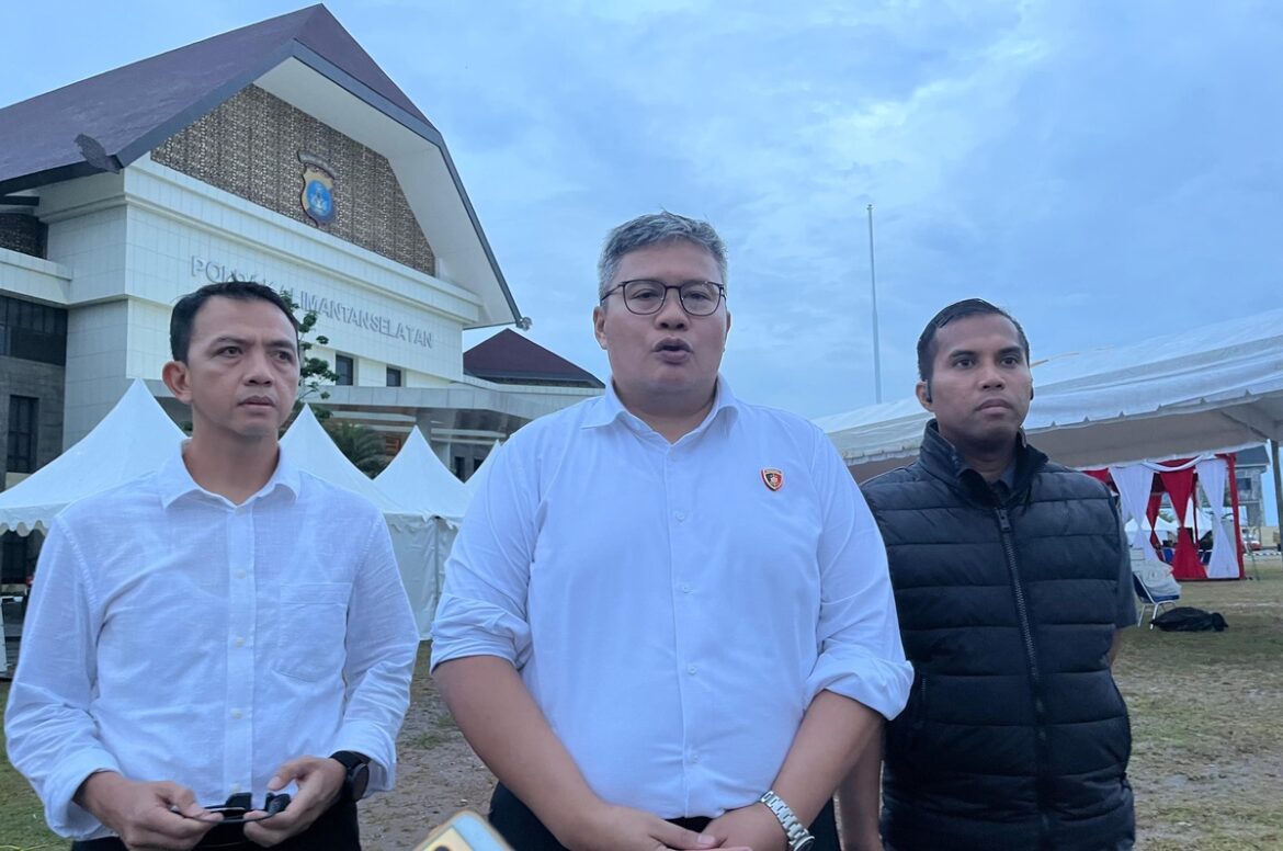 Ketua pelaksana Kombes Pol M Gafur Aditya Siregar saat memberikan keterangan pers terkait kesiapan Banua Bhayangkara Run 2025. (foto: istimewa)