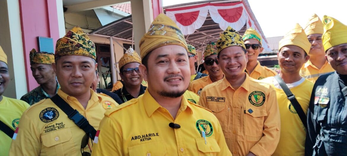 Abdul Haris selalu Ketua DPC LAUNG KUNING Banjarbaru mewakili enam DPC lainnya saat melaporkan pernyataan pria dalam Podcast KDM ke Dit Krimsus Polda Kalsel, Jum'at (25/7/2025). (foto: sum/brt)