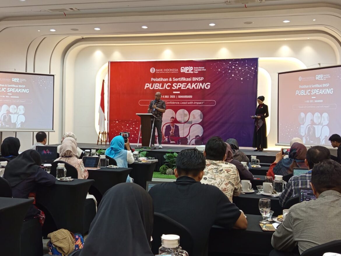 Kepala Perwakilan BI Kalsel Fadjar Majardi Membuka Pelatihan dan Sertifikasi Public Speaking Digelar oleh Kantor Perwakilan Bank Indonesia (BI) Provinsi Kalimantan Selatan (Kalsel)