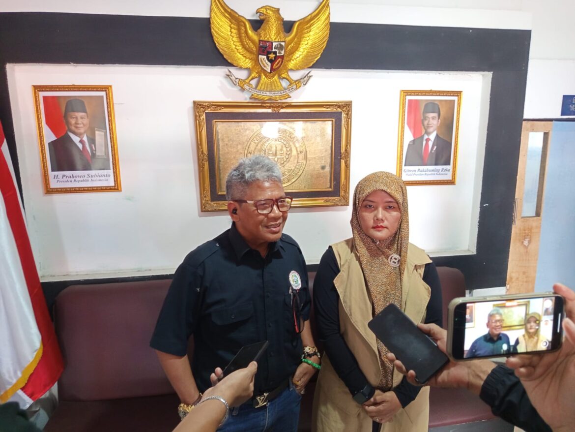 Calon Dekan FSI Dr S Purnamasari dan Kuasa Hukumnya Bujino A Salan