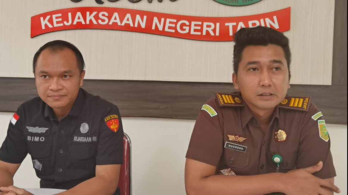 Kepala Seksi Tindak Pidana Khusus Kejari Tapin Bimo Bayu Aji Kiswanto saat press release