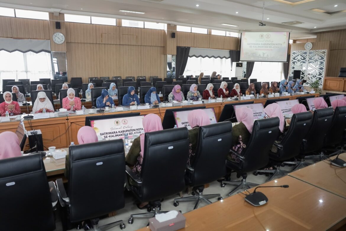 Gatriwara Kalsel bersama Kabupaten dan Kota menggelar pertemuan membahas program kerja ke depan yang berlangsung di ruang rapat Gedung B Lantai 4 DPRD Provinsi Kalsel di Banjarmasin.(foto : humasdprdkalsel)