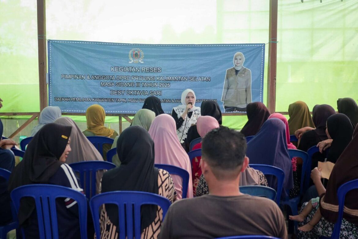 Wakil Ketua DPRD Provinsi Kalsel Desy Oktavia Sari melaksanakan kegiatan reses untuk penyerapan aspirasi masyarakat di Kabupaten Tapin dan HSS.(foto : humasdprdkalsel)