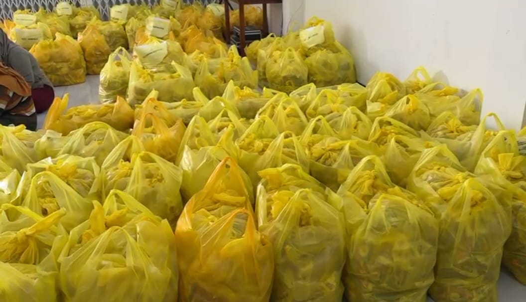 Bantuan paket sembako yang disalurkan DPD Partai Golkar Kabupaten Tanbu kepada masyarakat sekitar sebagai bentuk kepedulian sosial.(foto : ist)