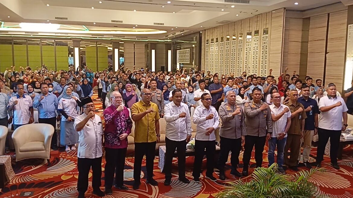 Kapolda Kalsel Irjen Pol Rosyanto Yudha Hermawan, S.I.K., S.H., M.H. dan Aliansi Pekerja Buruh Banua (APBB) saat menegaskan komitmen dalam ajang silaturrahmi.
